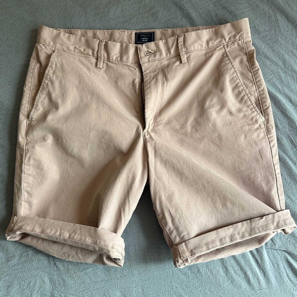 Gap Khakis Shorts Great Condition | Size 33 ‘Lived In Short’ Light Pink / Blush